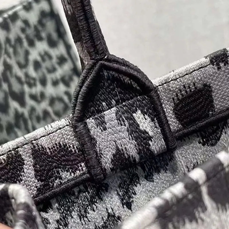 BOLSA DIOR BOOK TOTE EMBROIDERED LEOPARD