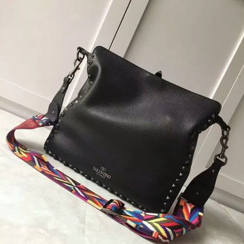 BOLSA VALENTINO GUITAR ROCKSTUD ROLLING HOBO ALL BLACK