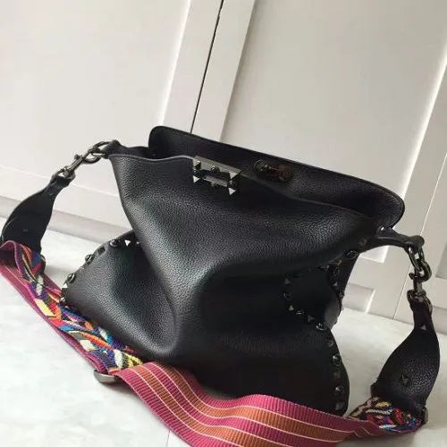 BOLSA VALENTINO GUITAR ROCKSTUD ROLLING HOBO ALL BLACK