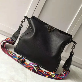 BOLSA VALENTINO GUITAR ROCKSTUD ROLLING HOBO ALL BLACK