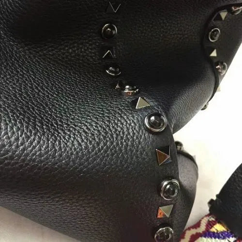 BOLSA VALENTINO GUITAR ROCKSTUD ROLLING HOBO ALL BLACK