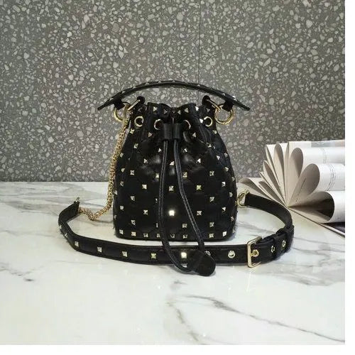 BOLSA VALENTINO ROCKSTUD SPIKE SMALL BUCKET