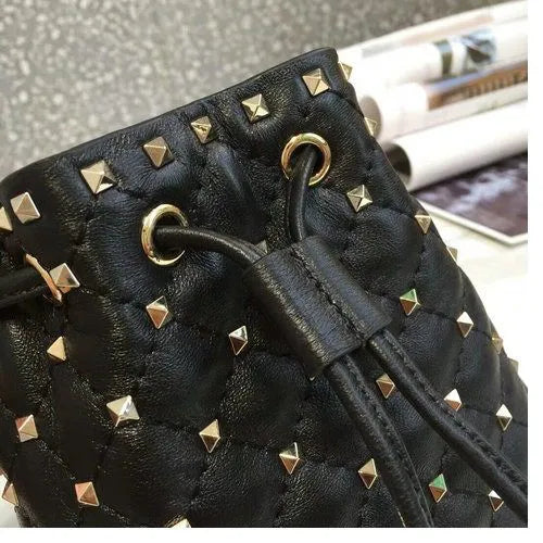 BOLSA VALENTINO ROCKSTUD SPIKE SMALL BUCKET